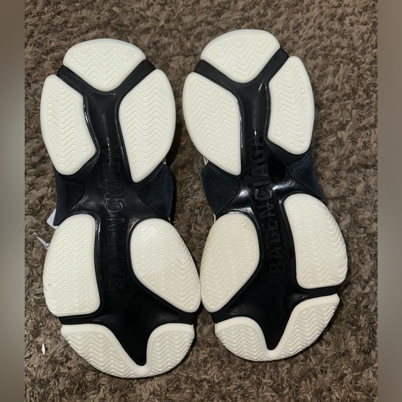 NEW Balenciaga Triple S Sneakers Women's Size 8 US/38 European - Picture 7 of 8